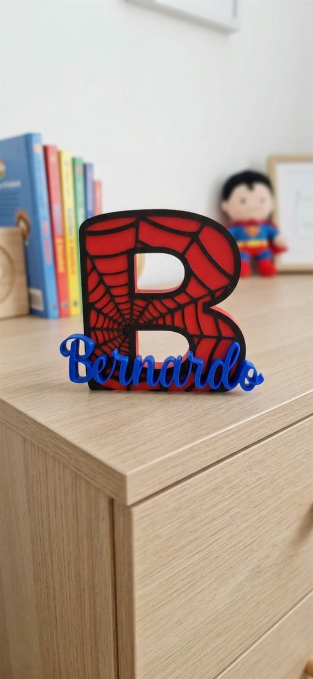 Letra decorativa personalizada tema Homem-Aranha com o nome Bernardo